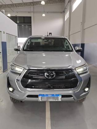 TOYOTA HILUX 2.8 D-4D TURBO DIESEL CD SRX LIMITED 4X4 AUTOMÁTICO TOYOTA HILUX 2.8 D-4D TURBO DIESEL CD SRX LIMITED 4X4 AUTOMÁTICO